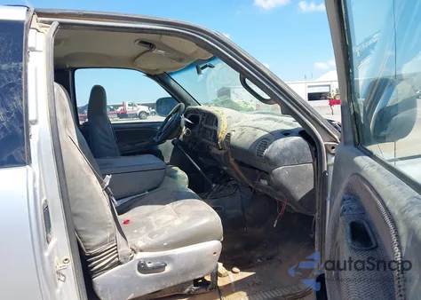 2001 Dodge Ram 2500 St z USA, uszkodzony, nr VIN 3B7KF23721G732137